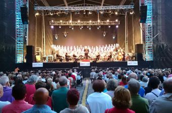 Vigo Symphony Orchestra in Plaza Mayor stage